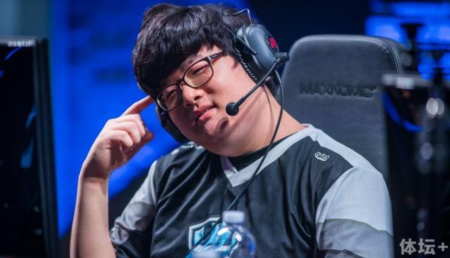 RNG血洗CLG,Bin开启传奇时刻峡谷大战四强赛,让粉丝疯狂欢呼 RNG血洗CLG,Bin开启传奇时刻峡谷大战四强赛,让粉丝疯狂欢呼