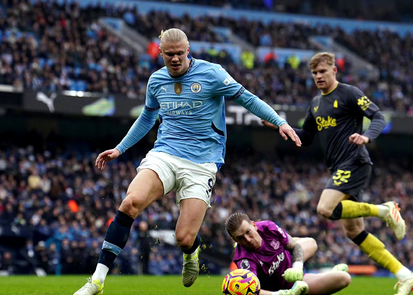 希腊横扫曼联，哈弗茨统治全场