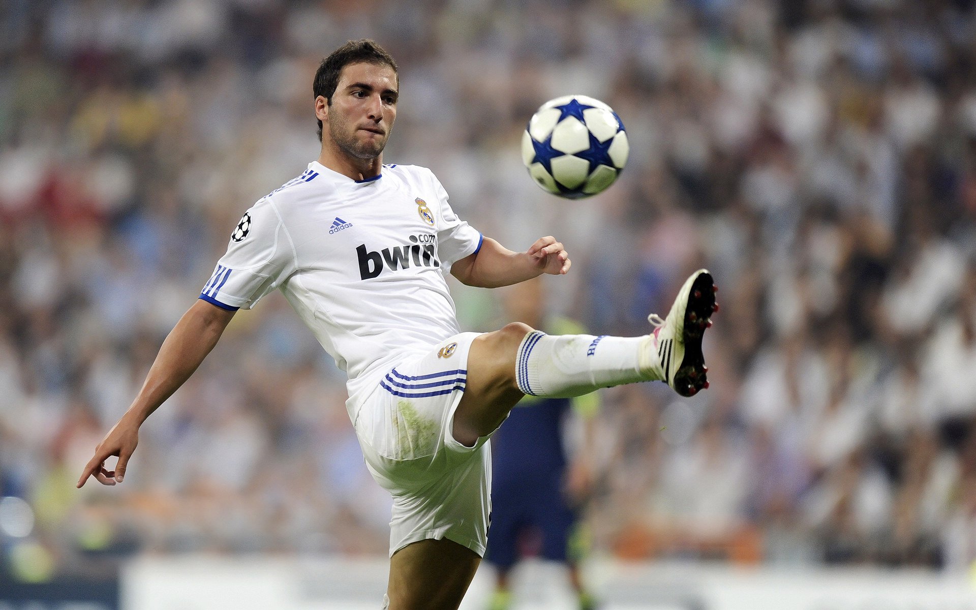 当南美狂想曲撞上亚平宁交响乐，无名小卒阿尔瓦雷斯如何让圣西罗一夜失语？