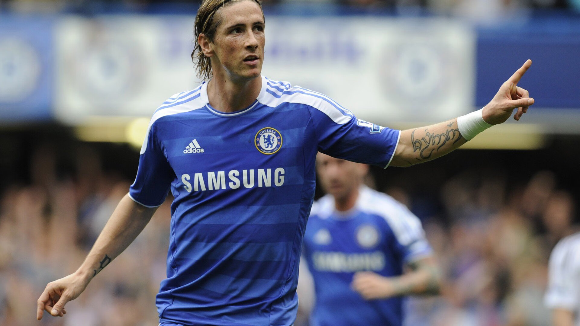 从冷门到焦点，斯通斯一球定乾坤，诠释足球场上的小国大英雄